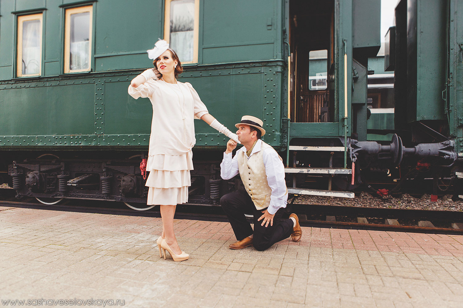 фото пожилые поезд сделанные мужьями