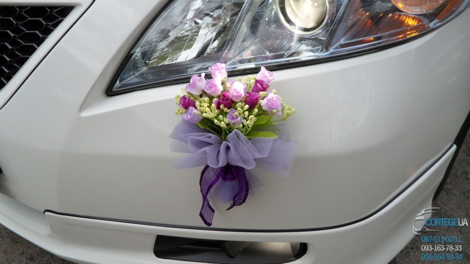 Цветы на капоте машины тайотакамри