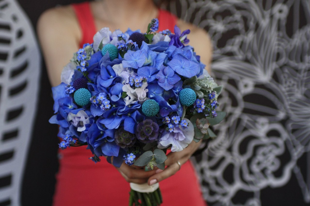 Букет невесты с краспедией синий
