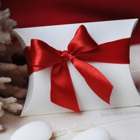 Бонбоньерка классическая прямоугольная коробочка с красным бантом