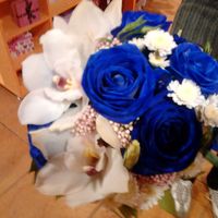 Букет невесты с орхидеями и синими розами