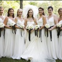 Невеста и её подружки-белое с элементами чёрного