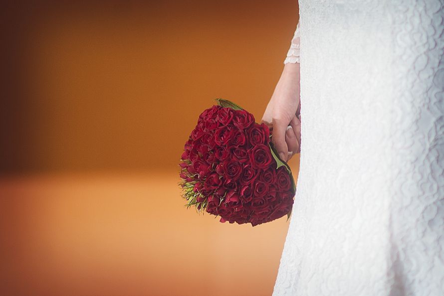Букет невесты из бордово-красных роз - фото 950457 TaniaKov