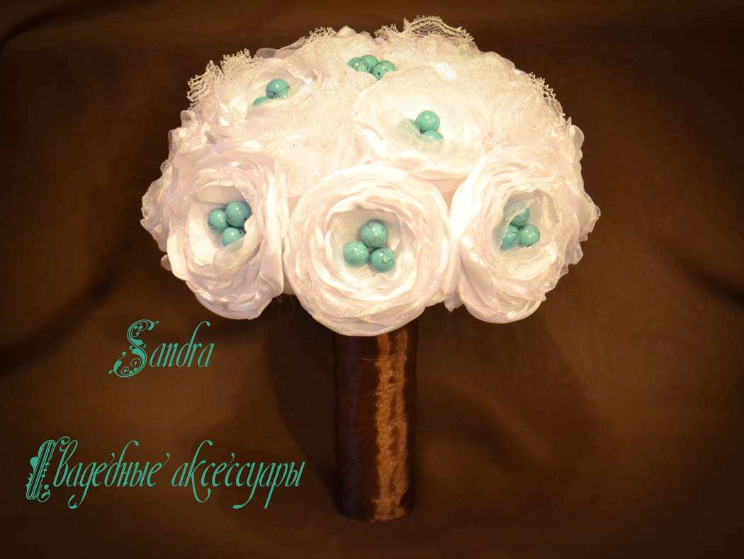 Брошь-букет с пионовидными розами 2500р - фото 7102556 Sandra - свадебные аксессуары