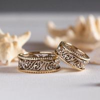 Обручальные кольца с инициалами молодожёнов. Комбинированное золото 585 пробы.