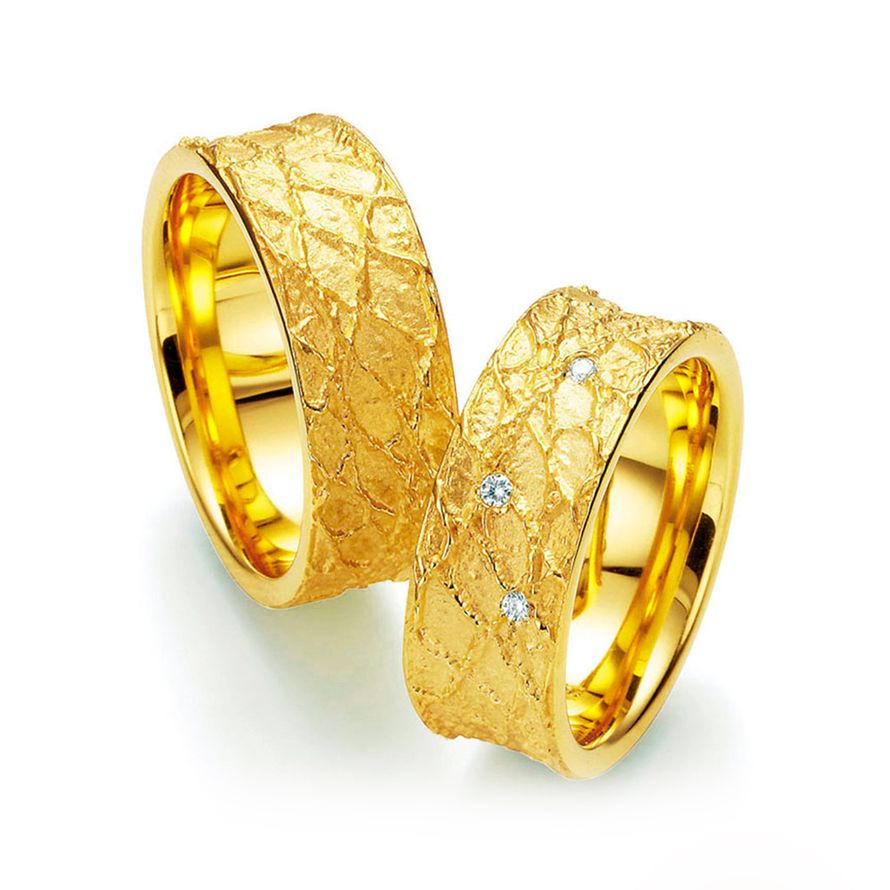 Парные обручальные кольца на заказ из жёлтого золота с бриллиантами