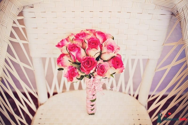 Букет невесты из розовых роз, декорированный розовой лентой  - фото 288830 Невеста01