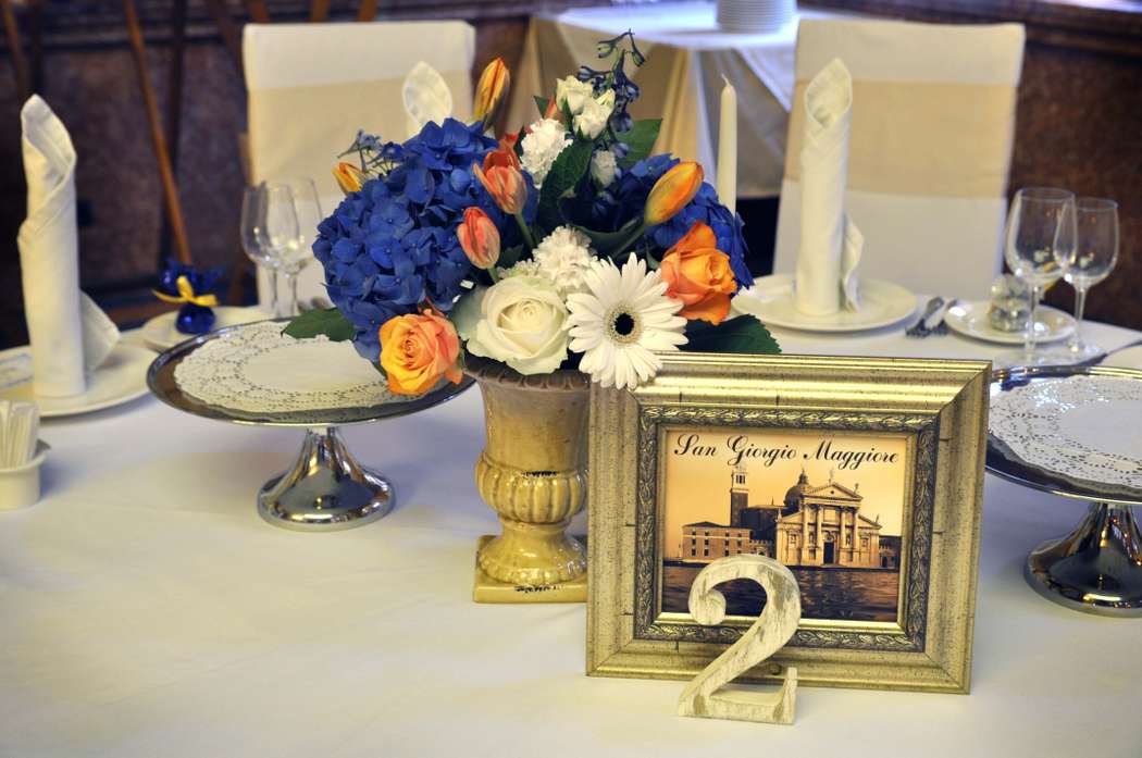 Каждый стол гостей имел свое название - фото 2619449 Graphicson House - декорирование свадеб