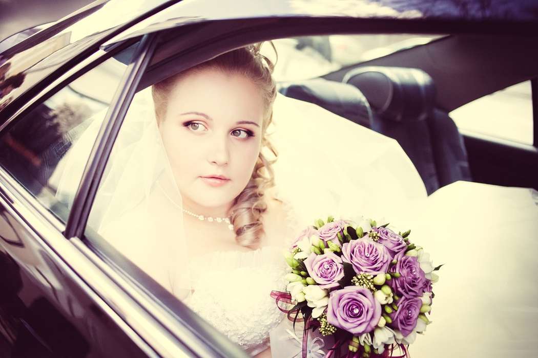 Букет невесты из сиреневых роз и белых фрезий  - фото 959631 Визажист-стилист Марина Лыткина