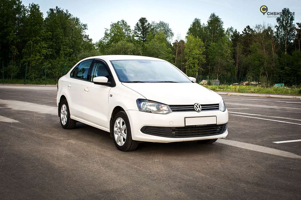 Volkswagen Polo, 2013 г.в., есть 7 белых, 3 серебристых, 2 черных, 600 руб/час. - фото 2586687 Невеста01