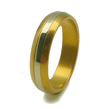 Кольцо из нитрида титана с белым золотом Т2520.  - фото 7842238 Титанмет - обручальные кольца из титана