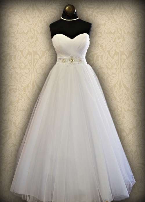 Классическое свадебное платье в котором любая невеста будет выглядеть очень нарядной . - фото 1762625 Свадебный салон-мастерская "Ампир"