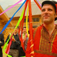 Женишок идет выкупать любимую