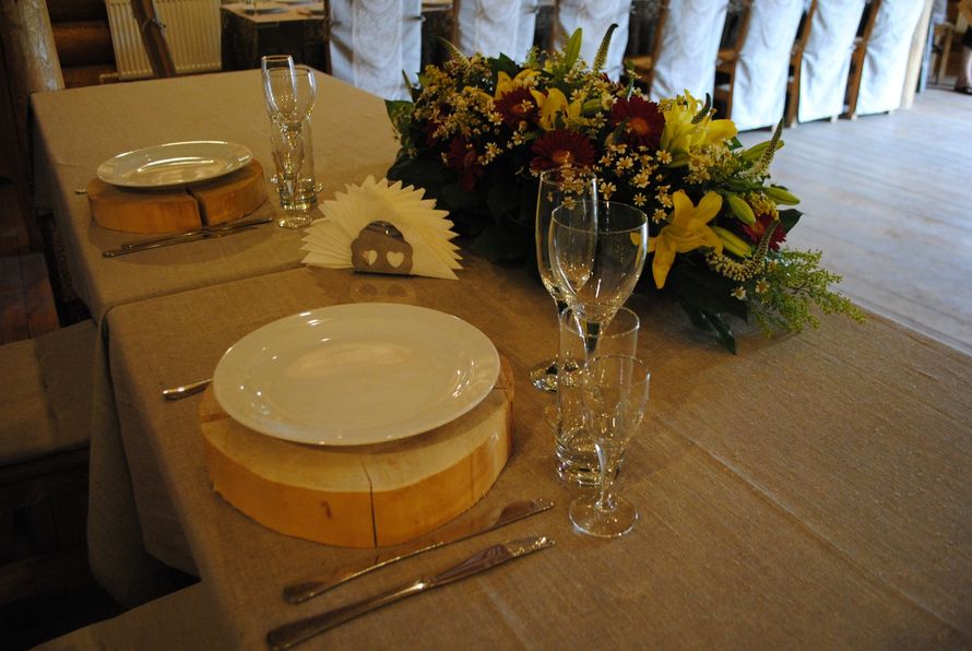 Сервировка слота молодых с березовыми спилами - фото 1076031 Агентство праздников "Этно Свадьба"