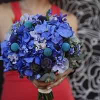 Синий букет невесты из гортензий, краспедий, лаирусов, незабудок и скабиозы