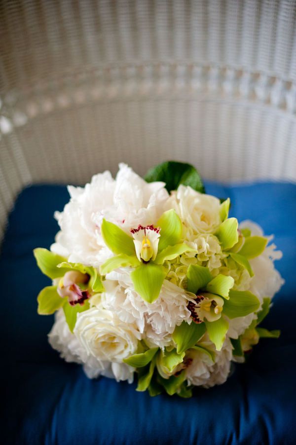 Букет невесты из белых пионов, роз и зеленых орхидей - фото 1106189 Студия флористики "WeddItaly and GerdaYan"