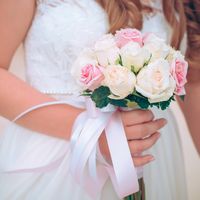 Нежный свадебный букет в бело-розовой гамме