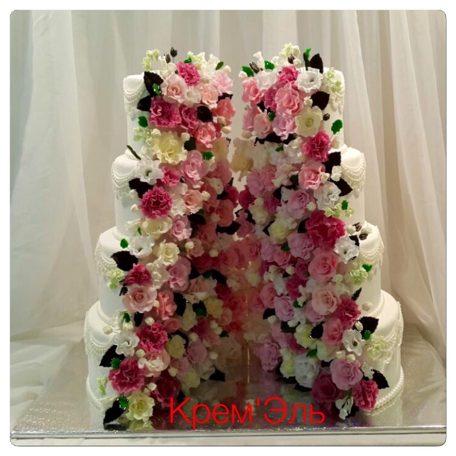 Торт свадебный с цветами в разрезе