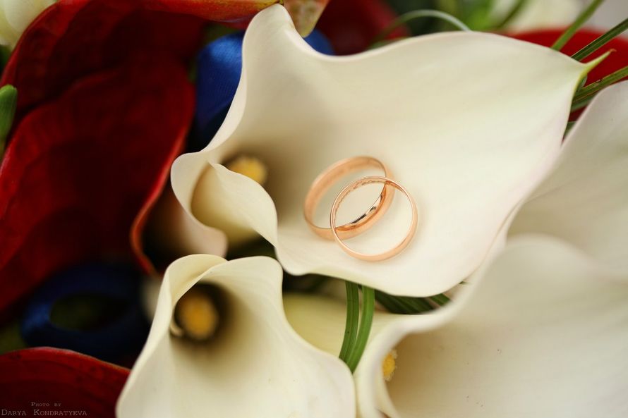 Обручальные кольца, выполненные в классическом стиле, в бутоне цветка. - фото 1255417 DK Photo - фотограф Дарья Кондратьева