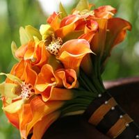 Букет невесты из оранжевых калл и орхидей.Примерная стоимость 1300 руб.