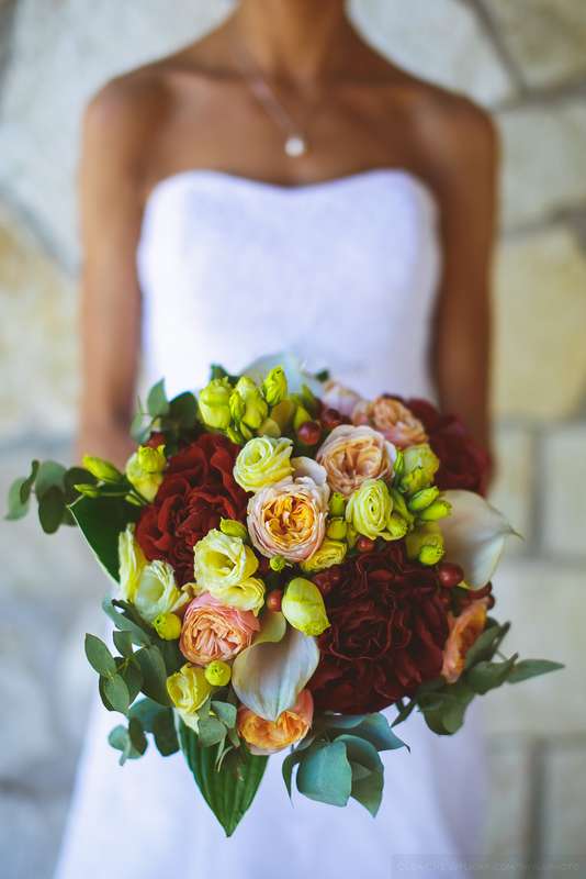 Букет невесты из бело-зеленых эустом, розовых пионовидных роз, белых калл, зеленого эвкалипта и бордово-красных хризантем  - фото 3237785 Juls_Warsaw