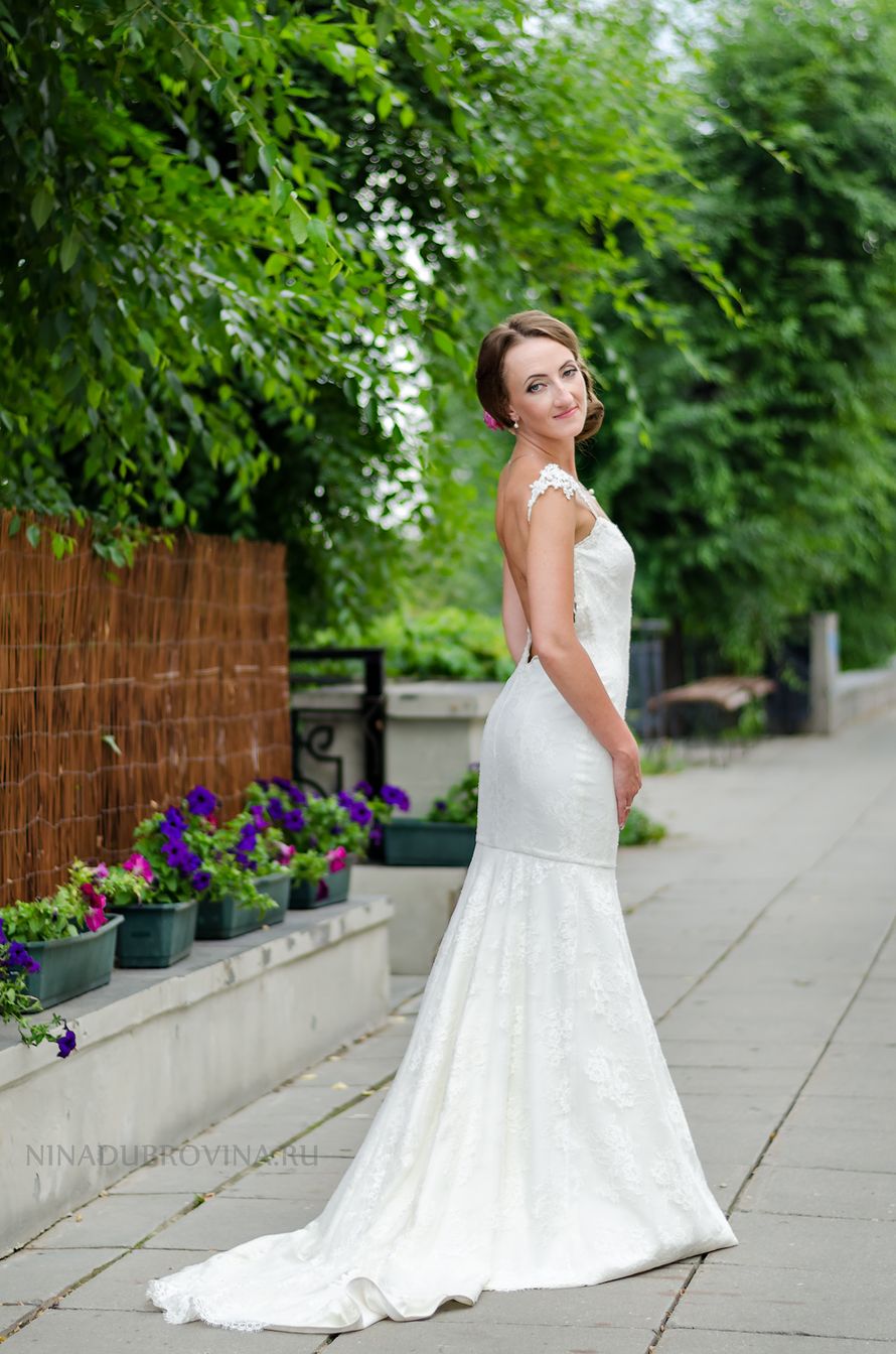 Невеста в кружевном платье "русалка" со шлейфом, на бретелях с открытой спиной  - фото 2712403 Фотограф Нина Дубровина