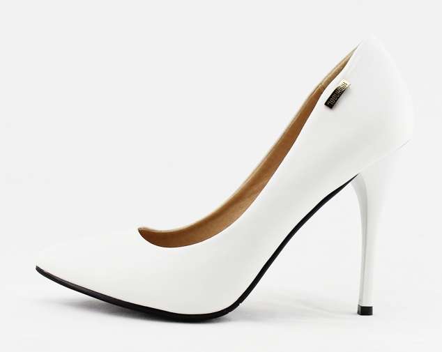 Белые туфли на высокой шпильке с черной  подошвой. - фото 1400963 Свадебный салон "Свадебный мир"
