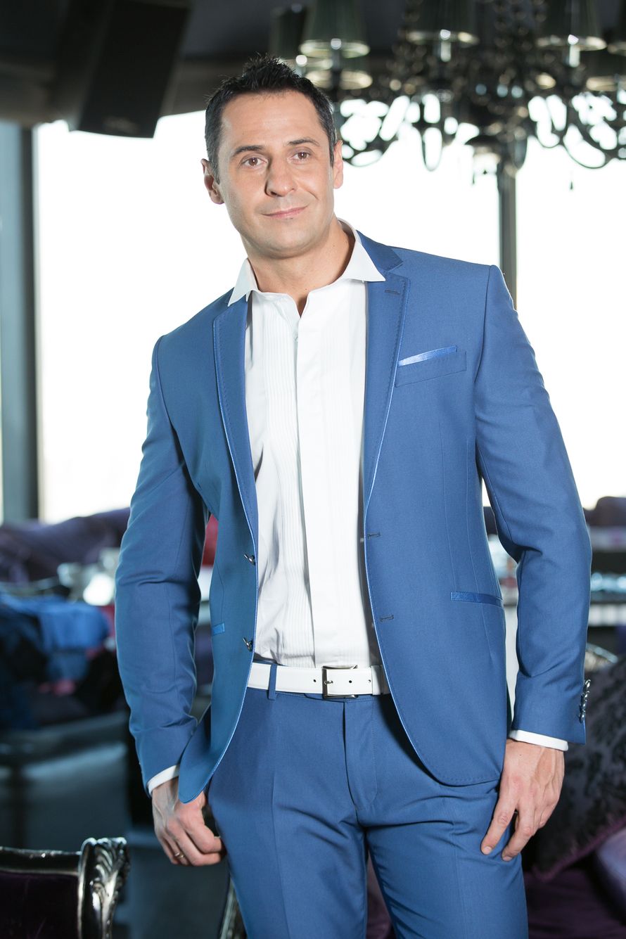 Фабио Паолони голубой мужской костюм