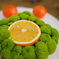 Хризантемно-апельсиновая подушечка для колец