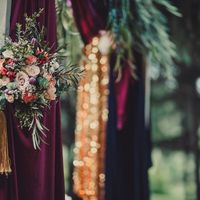 Букет невесты с розой, тюдьпанами, гвоздикой и эвкалиптом
Работа флористов филиала г.Магнитогорск