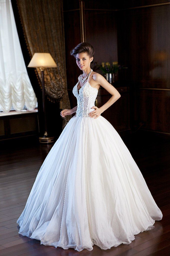 Свадебное платье  42 размера, белого цвета.
Цена  16000 руб.   (  бывшая цена 31300 руб ) - фото 8362440 Салон свадебной и вечерней моды "Кружева"