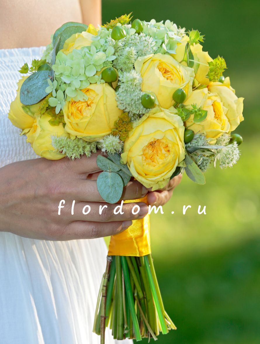 букет невесты с французскими розами и пряными травами - фото 8660306 Флордом - студия флористики и декора