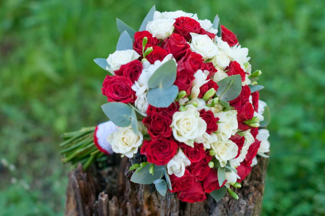 красный алый букет невесты - фото 6443010 Студия флористики и декора "Глориоза"