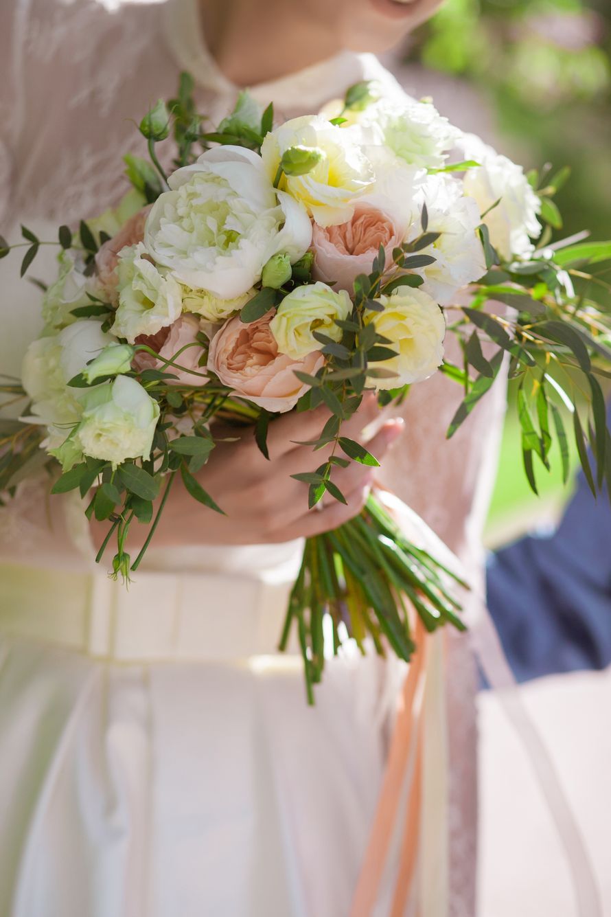 букет невесты с пионами - фото 9772946 Студия флористики и декора "Глориоза"