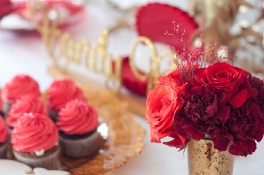 сладкий стол красный золотой - фото 15795536 Студия флористики и декора "Глориоза"