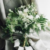бело-зеленый свадебный букет
