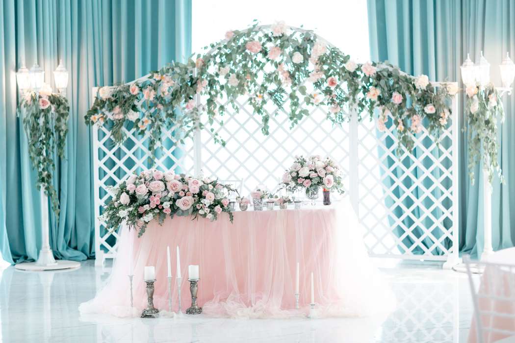 Оформление стола молодожёнов для классической свадьбы - фото 17313464 Premiumflor - декор и флористика