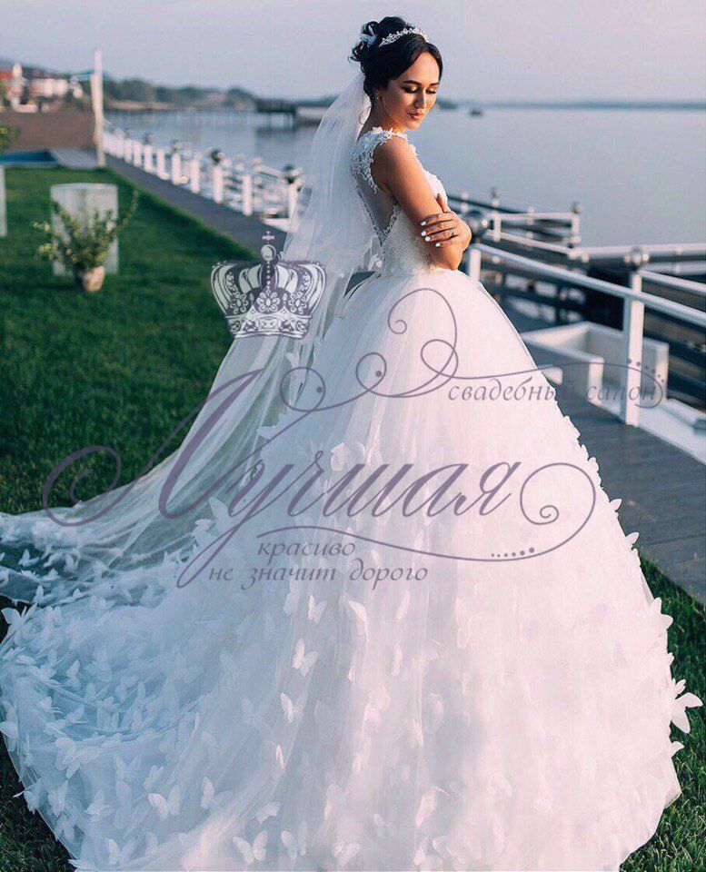 Свадебное платье со шлейфом бабочки А1304