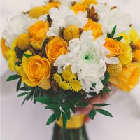 Букет невесты из желтых роз, краспедий и белых астр