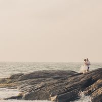Свадебная фотосессия на берегу океана на острове Шри-Ланка