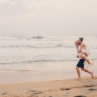 Свадебная фотосессия на берегу океана на острове Шри-Ланка