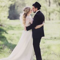 Весенняя свадебная прогулка в лесу