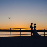 Фотосессия на закате на пирсе яхт клуба. Силуэты