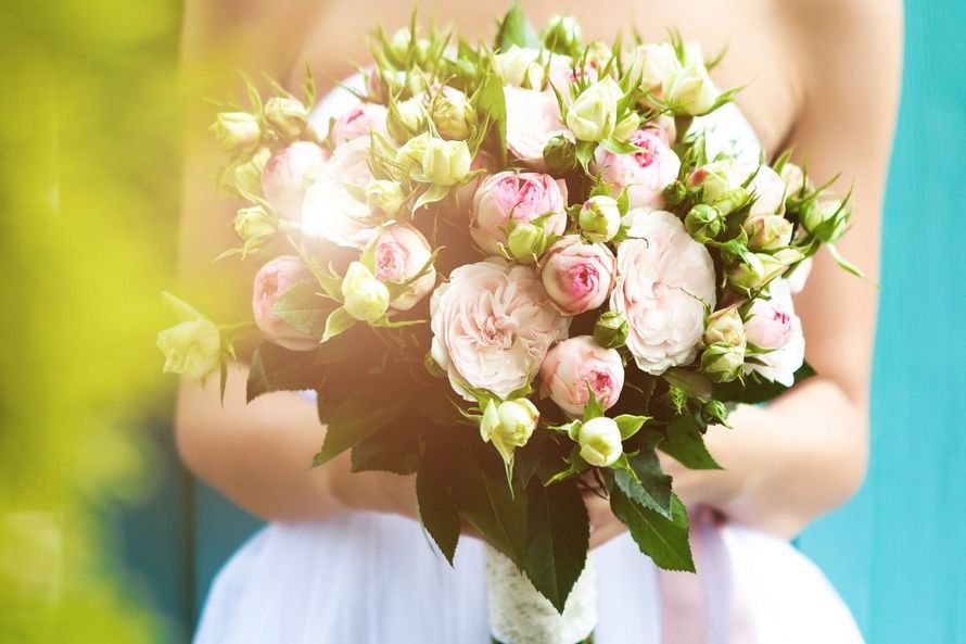 Нежный букет невесты из роз - фото 1648471 Елена Лесько Флорист