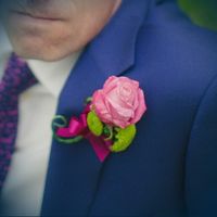 Бутоньерка жениха изрозовой розы