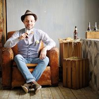 Фотограф: Забелина Дарья 

Организация и координация: 
Флористика и декор: 
Стилист: 
Украшения: 
Будуарное платье: 
Свадебное платье: 
Полиграфия: 