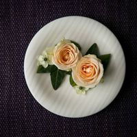 Подставка-тарелочка для колец с живыми розами