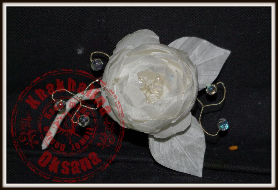 бутоньерка из натурального шелка с декоротивными элементами. - фото 1985283 Flower Design - свадебные аксессуары