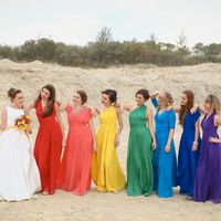 Подружки невесты в цветах:
Красный, коралловый, желтый, изумрудный, голубой, синий, фиолетовый