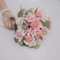 Букет невесты Любочки из роз и гортензий в розовых тонах